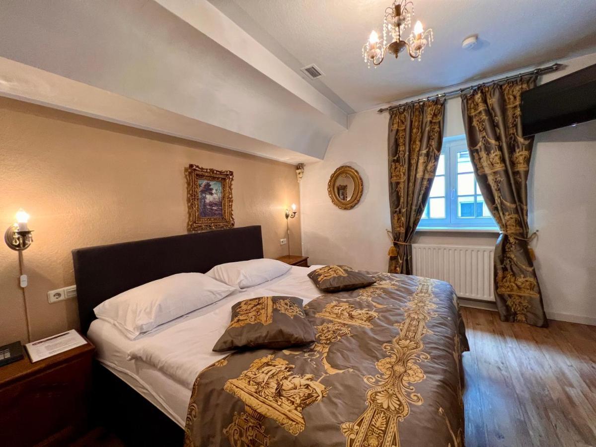 Altstadthotel Hayk Am Rhein Koln Bagian luar foto