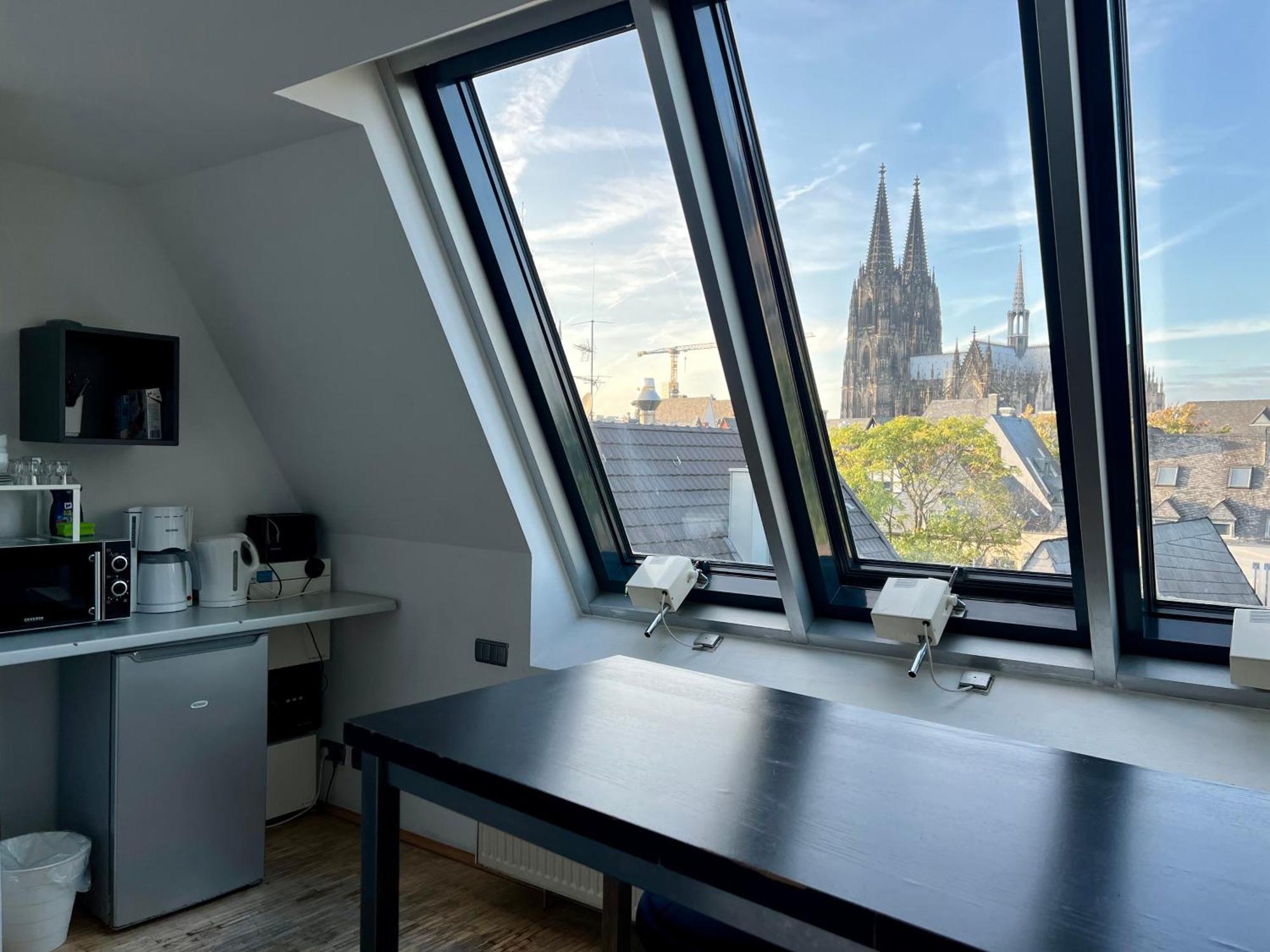 Altstadthotel Hayk Am Rhein Koln Ruang foto