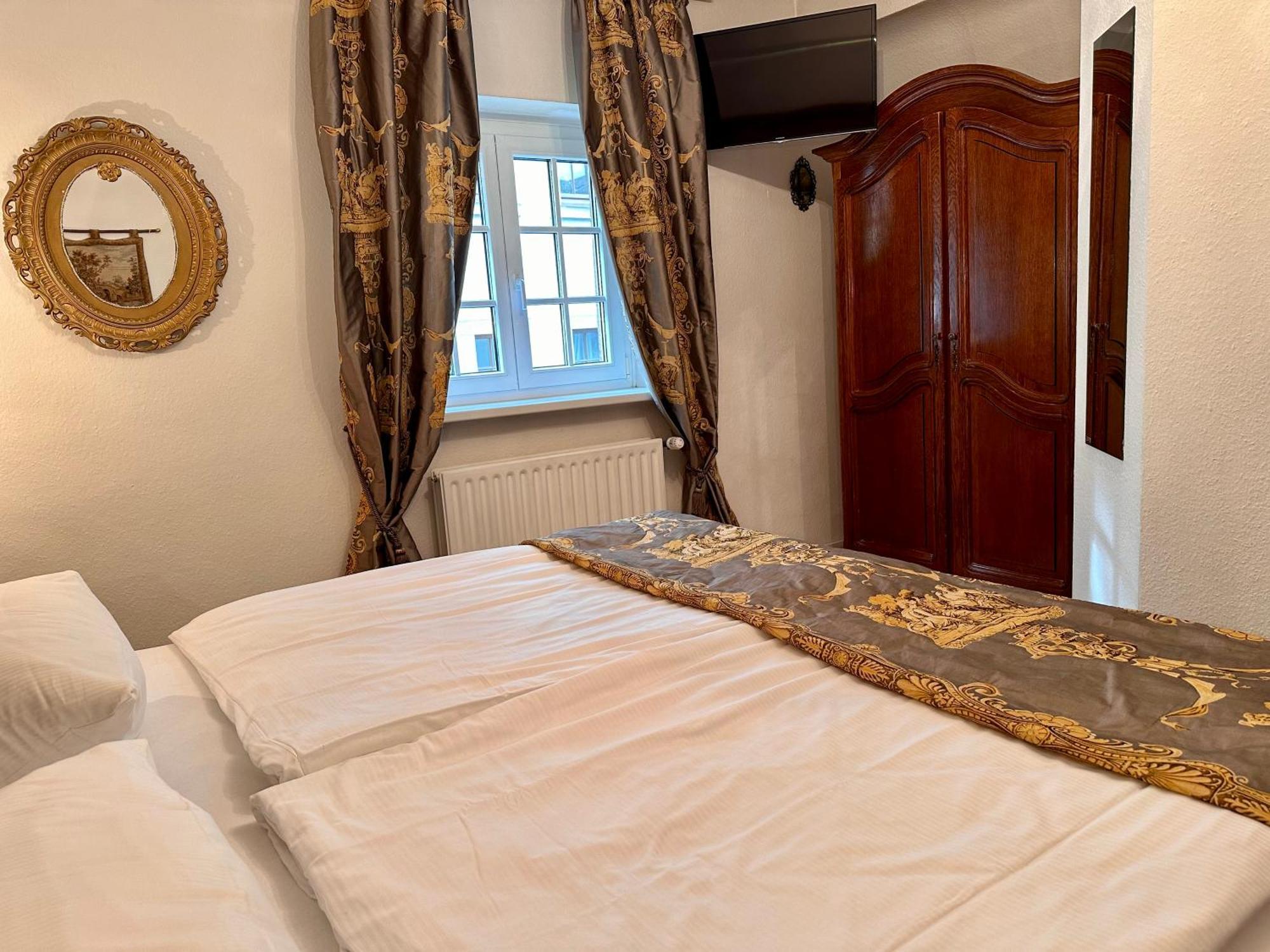 Altstadthotel Hayk Am Rhein Koln Ruang foto