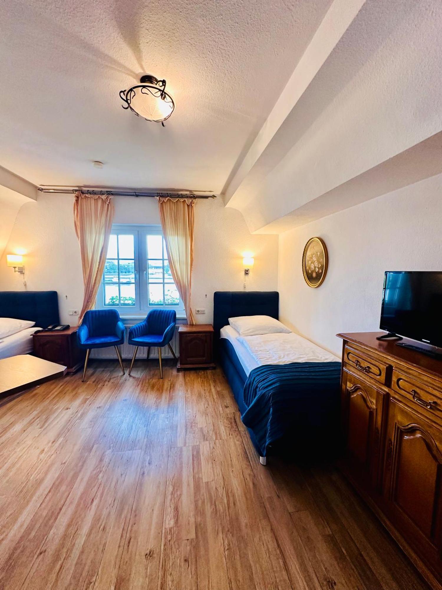 Altstadthotel Hayk Am Rhein Koln Bagian luar foto
