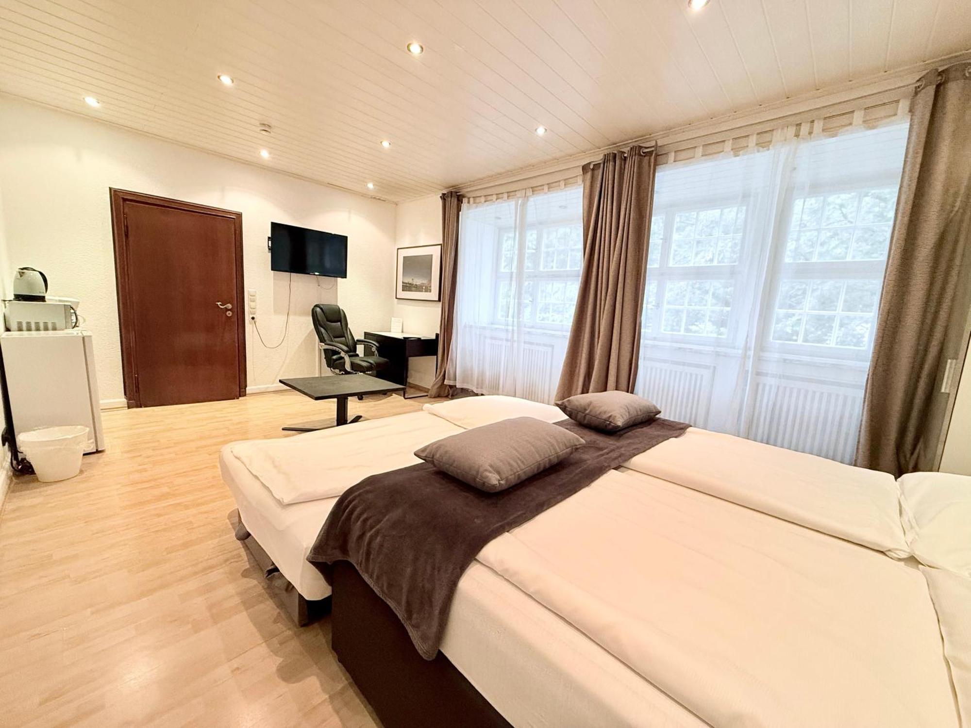 Altstadthotel Hayk Am Rhein Koln Ruang foto