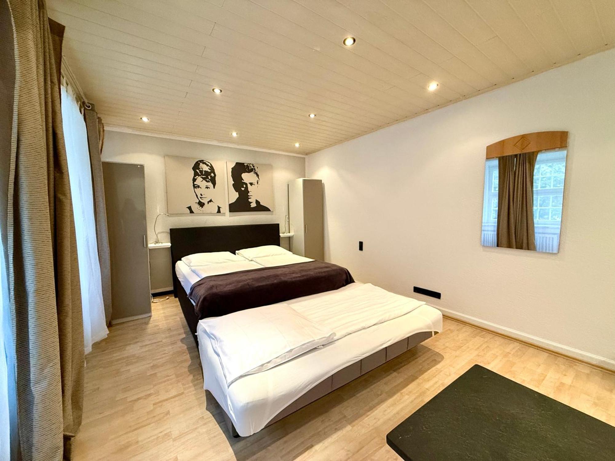 Altstadthotel Hayk Am Rhein Koln Ruang foto
