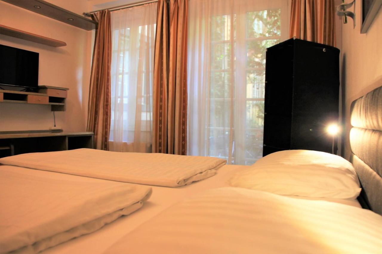 Altstadthotel Hayk Am Rhein Koln Bagian luar foto
