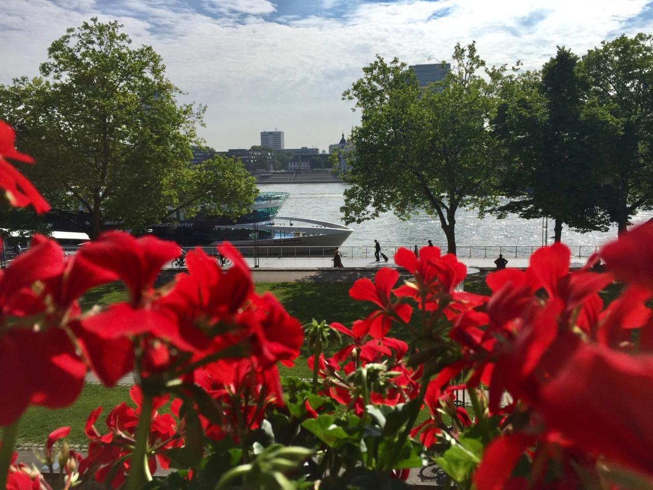 Altstadthotel Hayk Am Rhein Koln Bagian luar foto