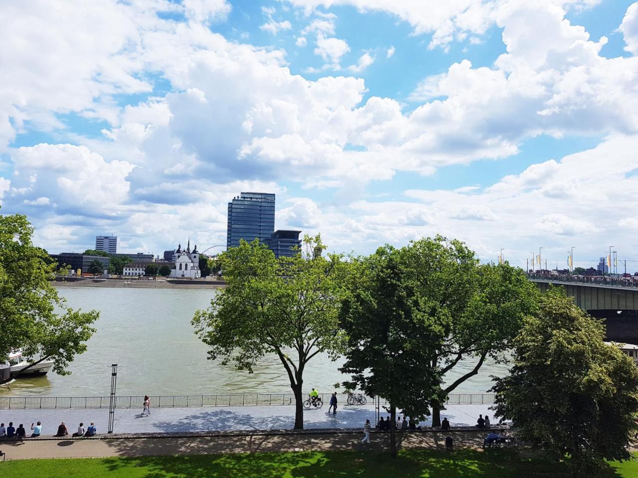 Altstadthotel Hayk Am Rhein Koln Bagian luar foto