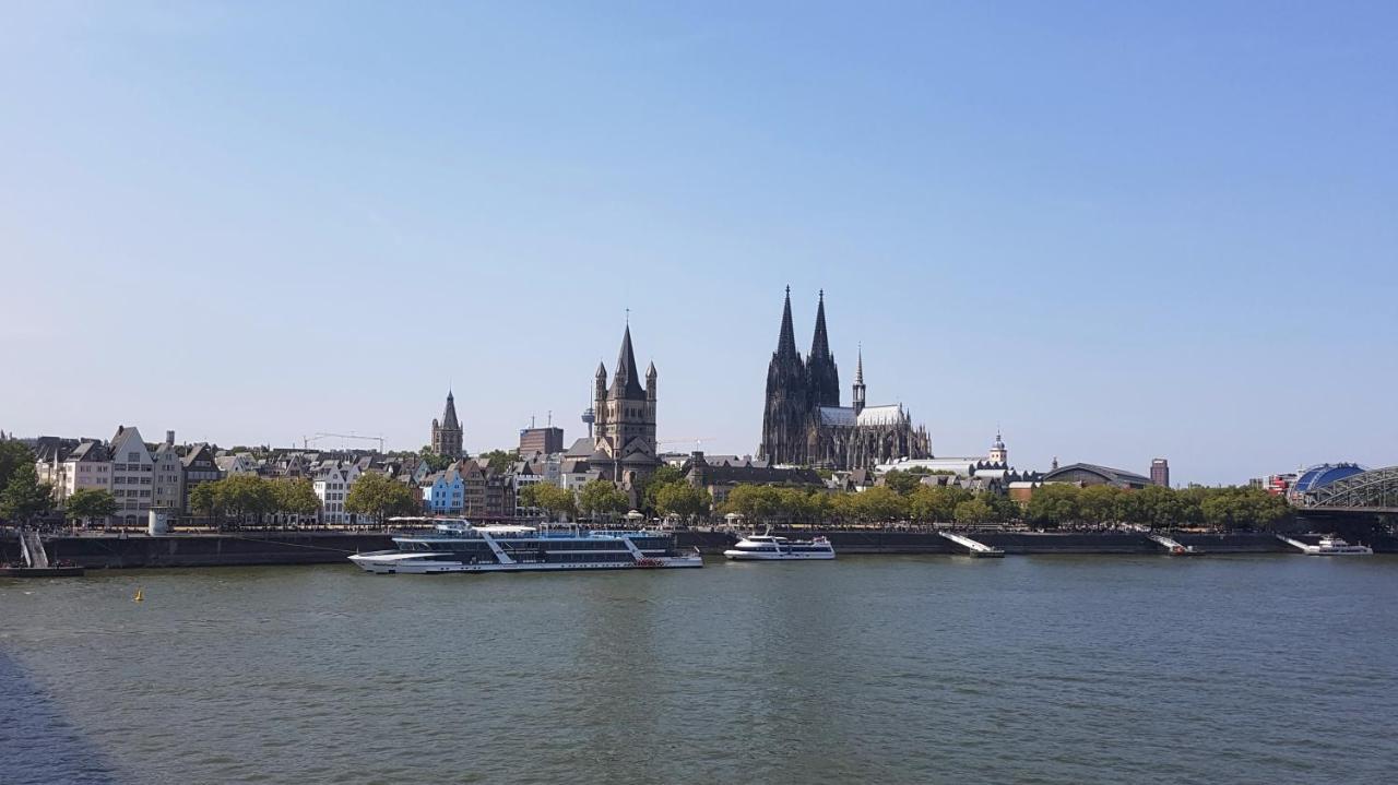 Altstadthotel Hayk Am Rhein Koln Bagian luar foto